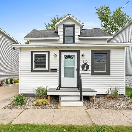 312 Chicago North - Downtown Grand Haven Villa